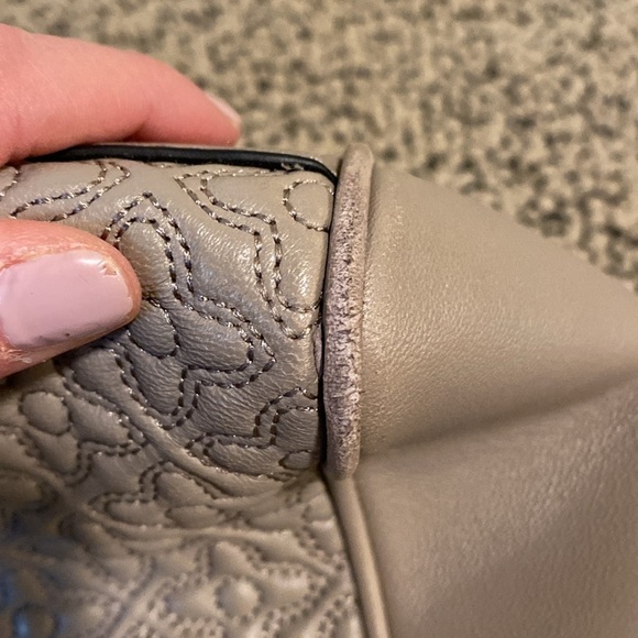 STUNNING Tory Burch Gray Leather Shoulder Bag in EUC